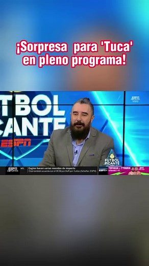 ‘Tuca’ Ferretti recibió sorpresa en programa en vivo 🤩📺 Una visita muy especial, bienvenido @delvalle_espn 👋 ¡Disfruta Futbol Picante en #ESPNenStarPlus! | Futbol Picante