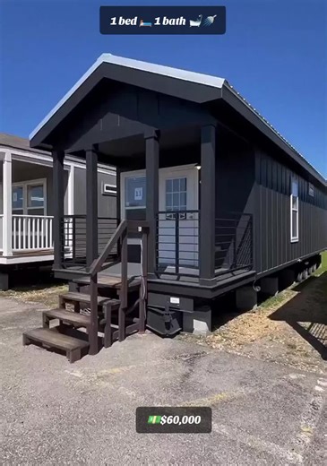 take a look at this new tiny house 1 bed 🛏️ 1 bath 🛁🚿 #manufacturedhomes #newhome #usa #canada #australia