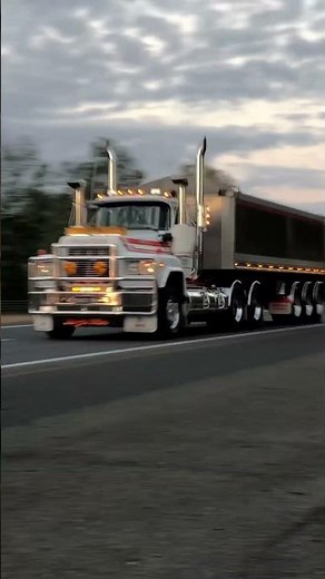 V8 Mack E9 Valueliner and V8 Detroit 8V92 Kenworth