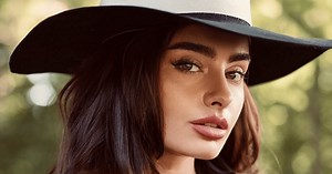 Lira Karina comparte su colección de sombreros en video