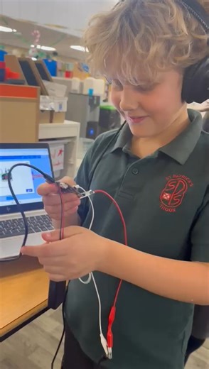 Today’s @microbit_edu project in p5/6 is “JUKEBOX” 🎶 we loved programming the micro:bit inputs and outputs to create a music machine that plays different tunes at the push of a button. Some of us had a little boogie to our tunes 🕺 | St Patrick's Primary School