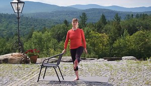 Today is Day 14 of our Season 14 Challenge 🌄 ✨ Powerful glutes play a key role in how efficiently your body moves. Keeping them toned and strong can relieve back pain and prevent injury. You’ll also work on feet and hip alignment, and move in ways to increase your range of motion in this Classical Stretch episode. Perfect for beginners, the easy-to-follow full body movements will keep you energized throughout your day. Stream today's class 📲 bit.ly/CS14Ep13 | Classical Stretch