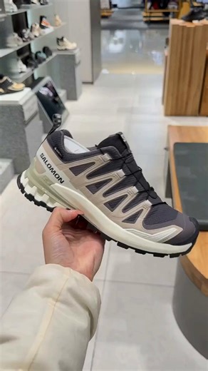 萨洛蒙（Salomon）女款 户外运动防水透气减震耐磨稳定防护徒步鞋 XA PRO 3D v9 GTX 深灰黑 477447 39 (UK6丨 39 1/