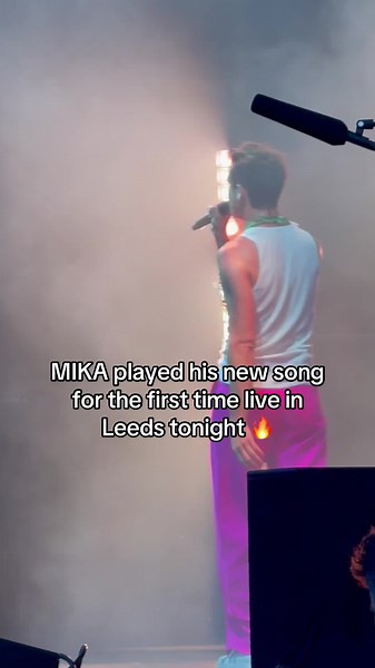MIKA Performs New Song Live in Leeds