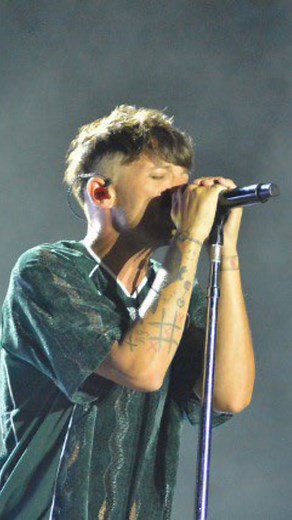 LOUIS TOMLINSON FANPAGE on Instagram: "peaky blinder Louis is back FUCK YEAH! 🤪 • • grab some cool 1d merch? link in bio! 🔗 use extra 10% Off Coupon Code: LOUIS • • • • • • • credit to: @juliaprzytocka 💘 💌follow @louist91.28 for more💌 💌follow @louist91.28 for more💌 💌follow @louist91.28 for more💌 @louist91 #louistomlinson #louistomlinsonedit #louistomlinsonedits #niallhoran #niallhoranedit #liampayne #liampayneedits #harrystyles #onedirectionedits #harrystylesedits #zaynmalik #zaynmalike