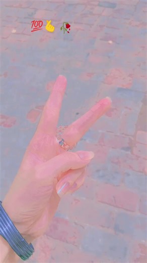 Hand Model Techniques for Social Media Success