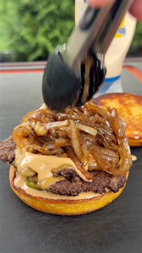 Burgers on the griddle | Grillnation