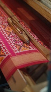 In a small town in Telangana — called Pochampalli — the sound of looms feels like an old lullaby. This isn’t just weaving. It’s a legacy, a tradition, and a story tied into every single thread. The weavers here — some elderly men, some quietly working women — have given decades of their lives to this craft. And when you watch them at work, it feels like they’re not just weaving patterns, they’re weaving time. Pochampalli’s double ikkat is no ordinary art. The design is imagined first. Then, the 