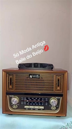 Baile do Beijo: A Comédia de Barnabé e Suas Abóbora