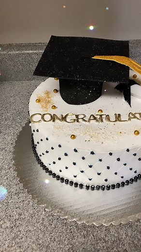 35K views · 457 reactions | #graduation #cake #challenge #Siguenos | Debocaenbocacakes | Facebook