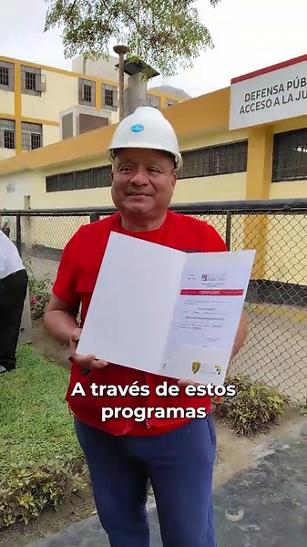 🔵 MÁS OPORTUNIDADES A TRAVÉS DE LA EDUCACIÓN Fortalecemos las acciones de tratamiento penitenciario con la entrega de certificados a internos del establecimiento penitenciario de Lurigancho, quienes culminaron satisfactoriamente diversos programas de formación y capacitación.