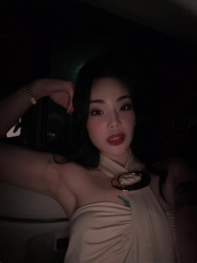 3 hrs after applying my favorite shade of lipstick from the brand i founded when i was 18 🤌🏽