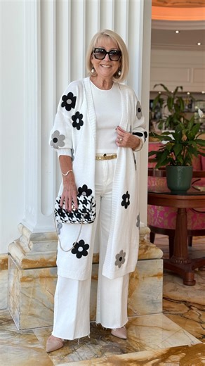 Leanne Norris | FUN STYLE! 懶 Who doesn’t love a FUN LONG CARDIGAN. This beautiful DELPHI CARDIGAN @thehavenco is one of my FAVOURITES OF THE SEASON.... | Instagram