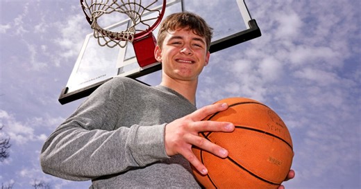 March Madness: An eighth grader from Pittsburgh is all alone with a perfect women's NCAA bracket