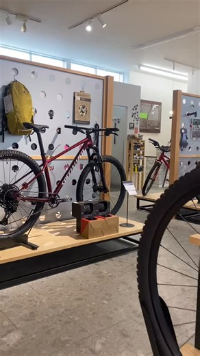 B-shop OCHI on Instagram: "本日予定しておりましたトレイルライドイベントは、 残念ながら雨のため中止となってしまいました。 ですが、店頭には現在【4車種】を展示中です。 気になっているモデルを、 実際に見て・触れていただけます。 さらに試乗できる車種もございますので、 ぜひその走行性能を体感してください！ そして今なら、 スペシャライズドの無金利ローンキャンペーンもまだ間に合います。 この機会をお見逃しなく！ 皆さまのご来店をお待ちしております。 #スペシャライズド #specialized #マウンテンバイク #MTB #トレイルライド"