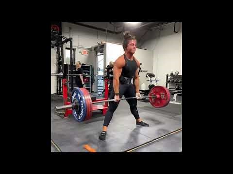 Woman Peeing All Over The Gym Every Time She Deadlifts