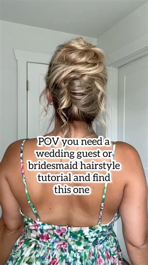 How cute is this boho high bun updo? The perfect wedding guest or bridesmaid hairstyle. This easy updo is beginner friendly! | Lainey Ostrom