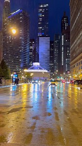 Rain reminds you to get out there and get wet 🌧️ 📍Chicago Downtown IL 🇺🇸 #chicago #chicagophotographer #chicagogram #chicagoblogger #nightlife #nightphotography #rain #rainphotography #chicagoland | Travel With Me