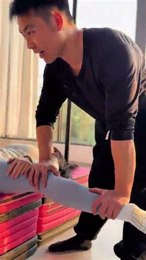 start with the most basic rhythms and steps, breaking down each movement and teaching dance .....