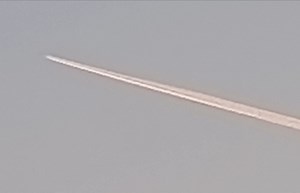 第一次看见会动的航迹云