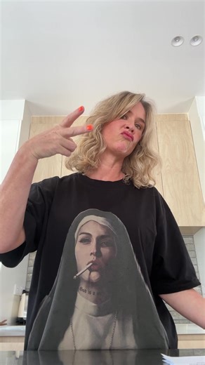 Happy Valintines lovers. I’ve had an unintended 3-month break from posting. Thought I’d get back on that horse by re-posting this valintines day cheesecake I made last year. Recipe below Butterfly pea flower and blueberry cheesecake For the filling 1/2 cup icing sugar 330g room temp cream cheese 1 teaspoon vanilla extract 400g room temp mascarpone 5 eggs - room temp 1 1/2 tablespoons cornflour 1 1/2 tablespoons water 1 punnet fresh blueberries Sauce 200g blueberries 1/4 white sugar Method Use yo