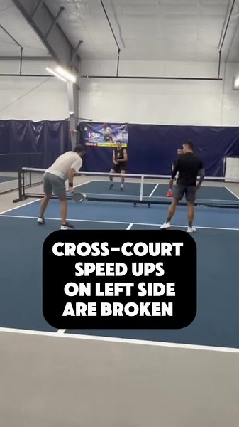One of the unspoken disadvantages of having your forehand in the middle is how exposed you are on counters with the chicken wing in the middle. While great offensively, it puts you in a position where you have to flip your paddle or slide hard one way or another to cover your opponent’s options. That’s part of why cross court speed ups have become more prevalent in the past two years. Paddle flipping often leads to late counters which creates a predictable triangle for a combo. #pickleball #pick