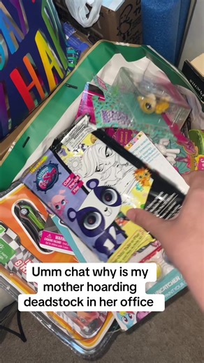 AND DIDNT TELL ME WE HAD THIS STUFF ??? this is intentional and diabolical #deadstock #monsterhigh #mlp #lalaloopsy #lps #toycollector