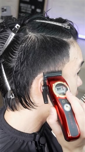 Minh Hien Hoang on Instagram: "Been fading my own hair for 2 years… mirror trained me ✂️"