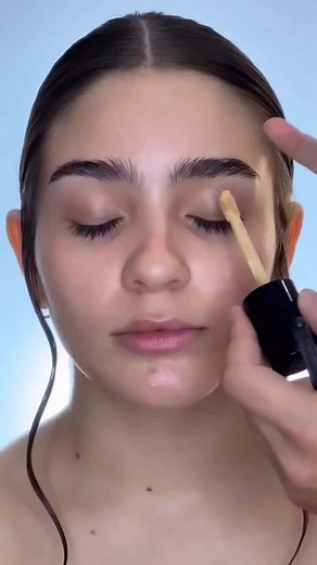 Tutorial De Maquillaje paso a paso no te lo pierdas, cuéntame en un comentario si te atreverías hacerlo. #makeupartist #tutorialdemaquillaje #MakeupPasoAPaso #maquillajeelegante Créditos: Al maquillador que realizó este hermoso trabajo | Tu Makeup