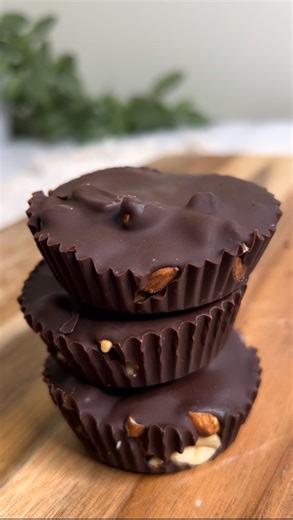 All you need: Vegan chocolate, to melt Pistachios, chopped Almonds, chopped Cashews, chopped Peanuts, chopped These are so simple but also seriously delicious 😍 Little chocolate nut cups. #nobake #nobakedessert #dairyfree #dairyfreerecipe #vegan #veganrecipes #plantbasedrecipes | Bella's Vegan Adventures