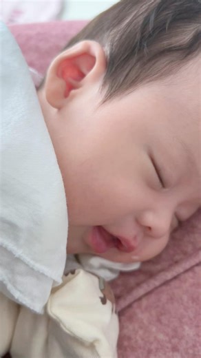 모유라떼에 취해보실게여 🍼 #shorts #신생아 #아기 #육아 #육아브이로그 #육아일기 #육아일상 #육아소통 #브이로그 #baby #vlog #일상