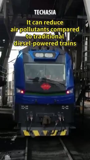 Chinese companies CRRC Zhuzhou Locomotive Co., Ltd. and China Energy Group have developed the country’s first hydrogen-powered locomotive. The train uses technology that reduces emission of air pollutants compared to traditional diesel trains. -------------------- As empresas chinesas CRRC Zhuzhou Locomotive Co., Ltd. e China Energy Group desenvolveram a primeira locomotiva movida a hidrogênio do país. Este trem utiliza tecnologia que reduz a emissão de poluentes atmosféricos em comparação com o