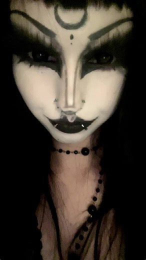 Goth Makeup Tutorial for a Vampire Look