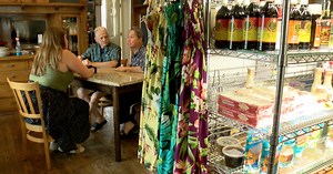 Owners of Tosa's Ono Kine Grindz Hawaiian Marketplace look to help wildfire victims in Hawaii