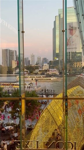 Boating seen from Chap Praya River