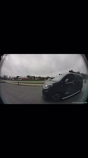 🕵️‍♂️ Moi. Detective Stok hier. Ik ben ingeschakeld door Dropgigant, want er is een flinke bende drop gejat. Op de beelden zie ik gemaskerde schooiers die het magazijn leegtrekken… de buit is nergens te vinden. En daarom heb ik jóuw hulp nodig. 🔎 Elke week droppen we nieuwe hints. Denk jij te weten waar de gestolen drop ligt? 👉 Zet jouw antwoord in het opmerkingenveld bij je bestelling. Zo maak je kans op de XXL snoepzak. De eerste 5 goede antwoorden winnen. Kom op dan… wie van jullie lost di