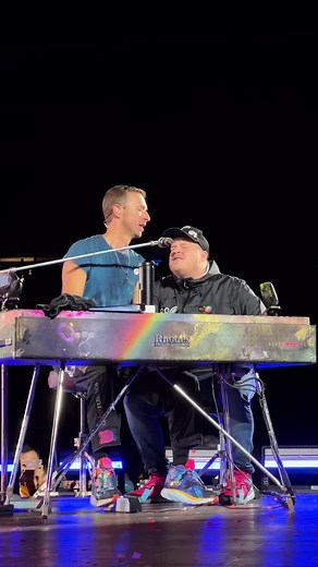 Chris Martin Sings 'Magic' for Fan in Auckland, New Zealand