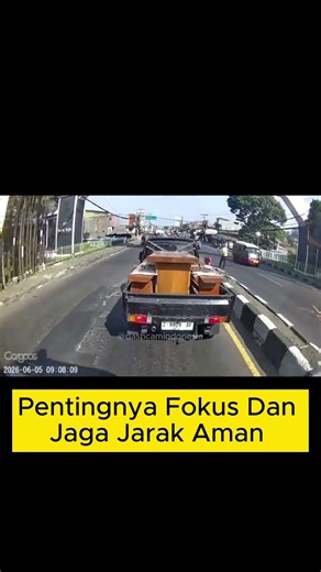 Pentingnya fokus dan jaga jarak aman sc : tt/ paeindah