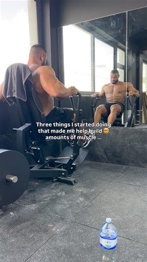 Andrew Haroun Azzopardi | Online Physique Coach on Instagram: "1️⃣ I track everything around training. Not just weight and reps — machine settings, seat height, setup. Same exercise, same execution, every time. Progress only means something if the stimulus is repeatable. 2️⃣ I stopped chasing insane volume. Twice-a-day sessions, 6x/week, ~20 working sets per workout was fun — but progress was slow in a surplus and regressed fast in a deficit. Training progression drives hypertrophy. Long-term re