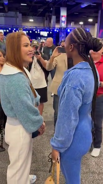 1.3M views · 43K reactions | Claressa checks Cris Cyborg temperature 裸! Now all of a sudden she’s not experienced in boxing and don’t know why I called her out! She said in an interview she can Ko me at 147 but in person, she’s too inexperienced…. Which one is it? These girls always tuck their tales 藍藍 #ClaressaShields #Gwoat #shieldscyborg #scaryass | Claressa Shields Fan Base | Facebook