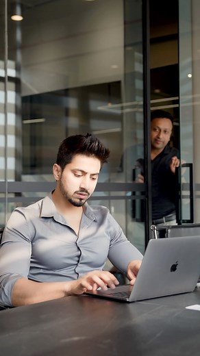 Hazaaro chai pi lu, Lekin tere haath ki chai ki kya baat hai Maa. Aaj pata chala, ki Ghar ke liye Hum Ghar se hi door hogaye! @iamsrk #DunkiDrop3 #niklethekabhihumgharse | Faisal Shaikh