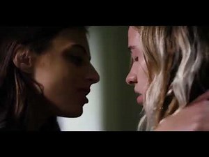 Lesbians kissing 34