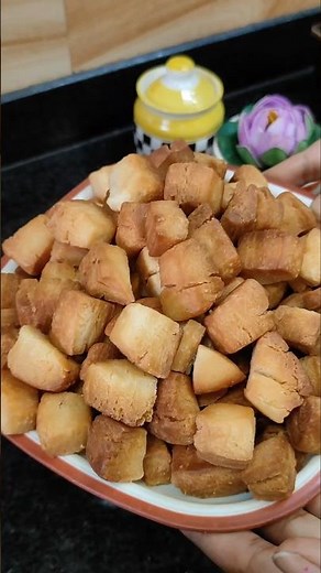 Layered Meethi Mathri Recipe | खस्ता परतदार मीठी मठरी | Crispy Sweet Mathri Recipe | Tea Time Snack