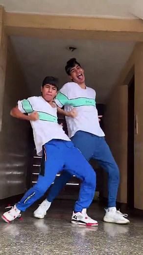 Bailes de TikTok 2022: Tendencias y Coreografías
