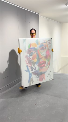 ✨ An artwork to fall in love with Created by renowned Italian artist Murgia, this painting features an expressive female portrait. Crafted in acrylic with collage elements, it is a one-of-a-kind piece, carrying the full emotional depth and artistic power of the creator. Every detail tells a story, every shade captures attention— a perfect statement artwork for those who seek emotion, elegance, and personality in their space. 🎨 Interested in more? Feel free to request additional works by the art