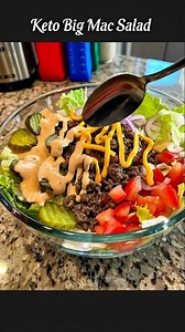 Keto Big Mac Salad😍 Craving a Big Mac without the bun and guilt? This salad packs all the classic flavors—juicy ground beef, crisp lettuce, pickles, cheese, and a creamy "special sauce"—at just 5g net carbs per bowl. Fast food vibes, keto style! Recipe in the first comment: 🥰👇 | Keto Recipes And Meal Ideas