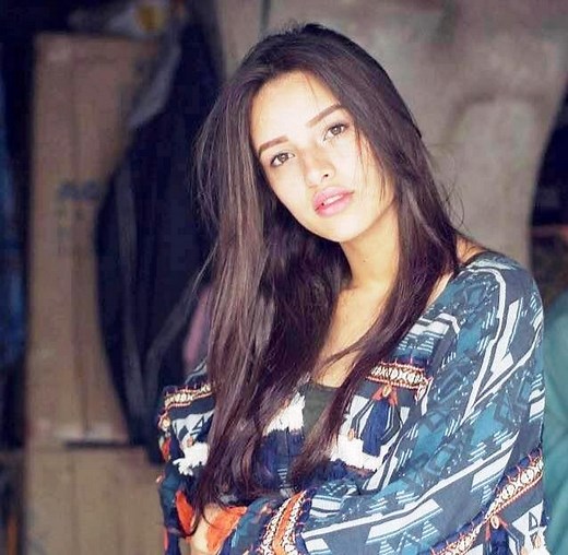 Tripti Dimri Height, Age, Boyfriend, Family, Biography » StarsUnfolded