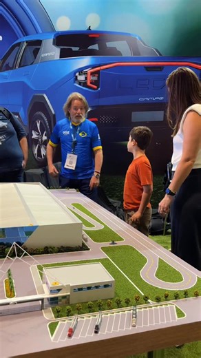 Lecar on Instagram: "Às vezes, é no olhar mais curioso que nasce o futuro da nossa indústria. E é assim que começa: com visão, simplicidade e propósito. Sobre nós Venha nos visitar no salão do automóvel SP 2025 e conheça a maquete de nossa planta automotiva em Sooretama (ES) reúne automação avançada, estudos de produtividade e estruturas pensadas para preservar a segurança e eficiência dos trabalhadores sem abrir mão da qualidade que chega até o cliente. São mais de 420 mil m² de inovação, com á