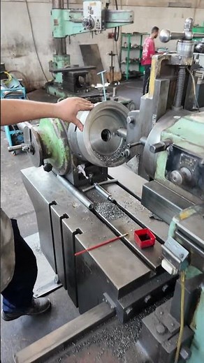 Veteran shaper machinist opening up a gear using a dividing head for indexing 🛠️🏭 #machining