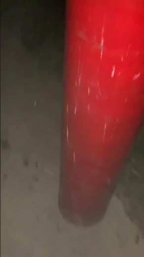 Firework Vulcan 8 inch shell Orange to cracking rain with huge pistil